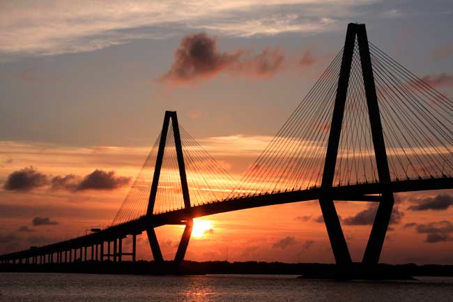 Charleston Airport is the main international airport serving Charleston, in South Carolina state.